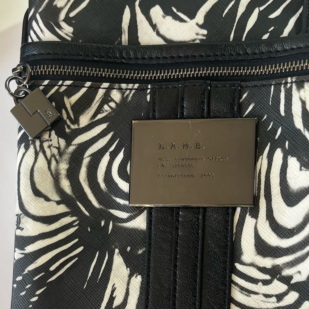 🛍 L.A.M.B. Crossbody Bag - Picture 3 of 7